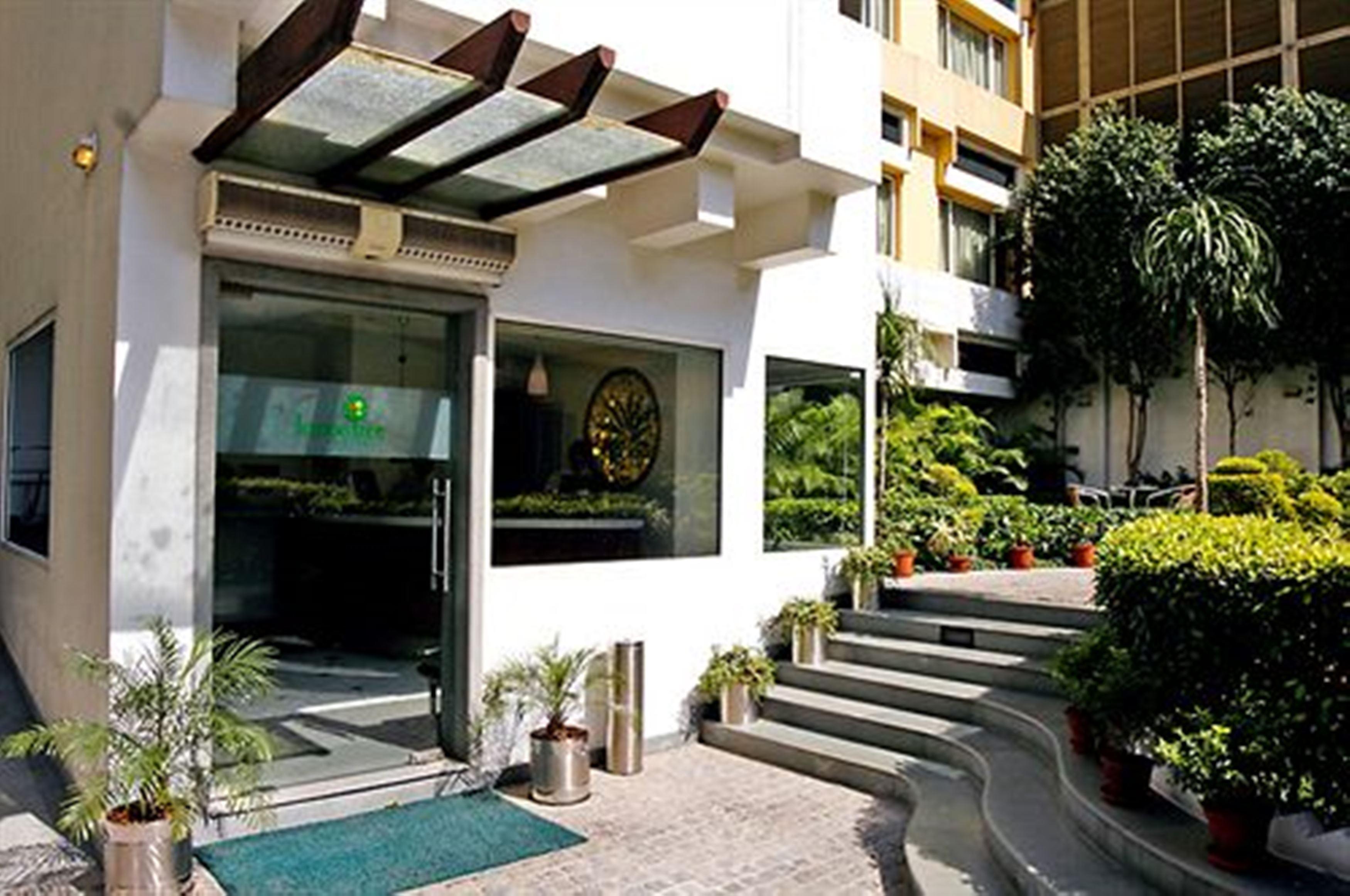 Lemon Tree Hotel, Udyog Vihar, Gurugram Gurgaon Bagian luar foto