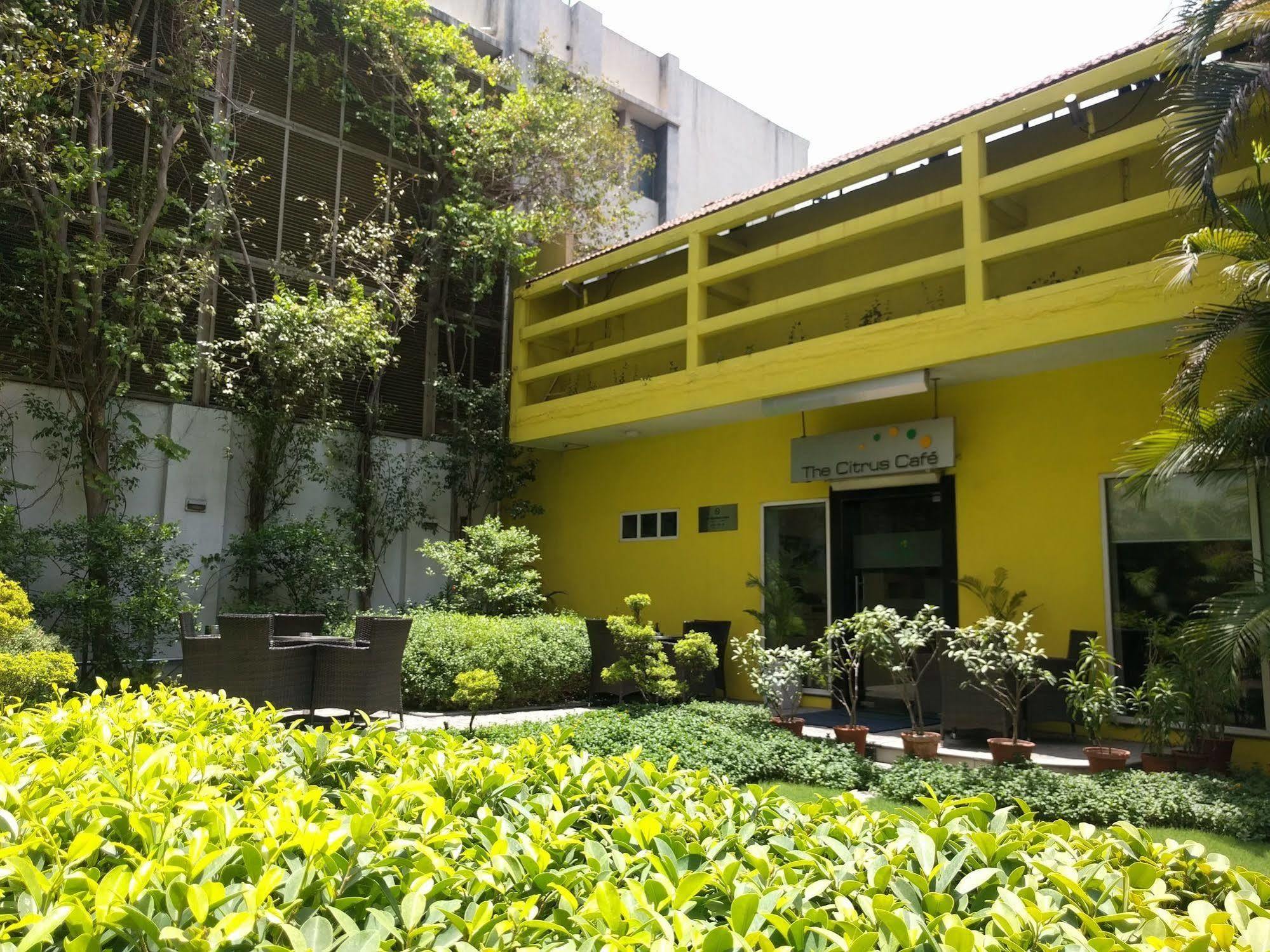 Lemon Tree Hotel, Udyog Vihar, Gurugram Gurgaon Bagian luar foto