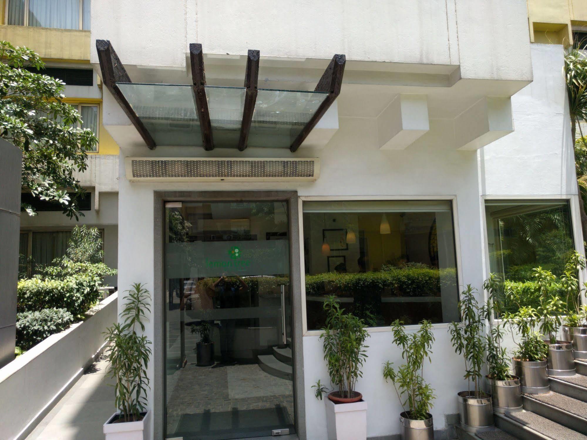 Lemon Tree Hotel, Udyog Vihar, Gurugram Gurgaon Bagian luar foto