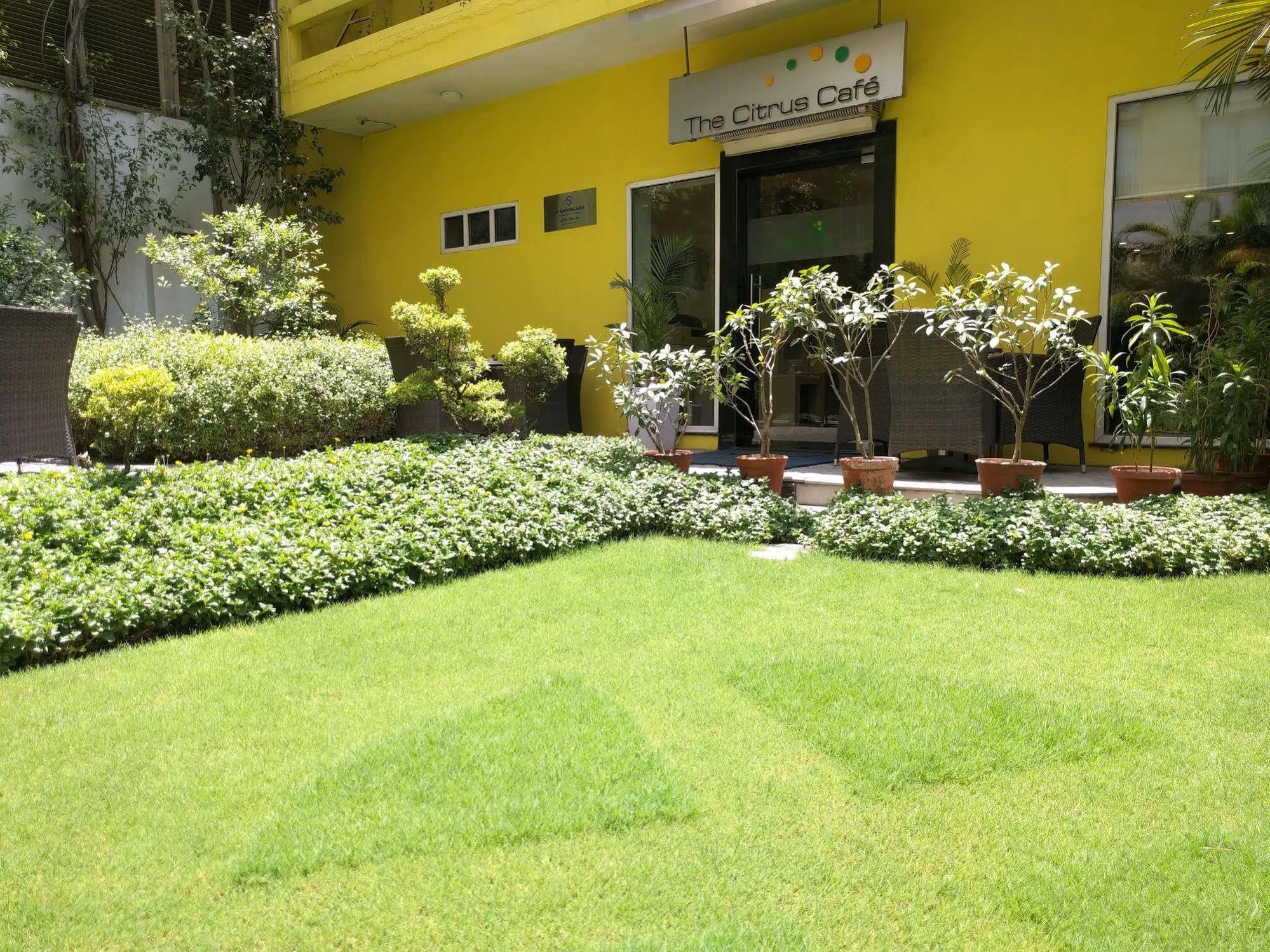 Lemon Tree Hotel, Udyog Vihar, Gurugram Gurgaon Bagian luar foto